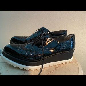 Barney’s NY Patent leather brogues platform-Oxford